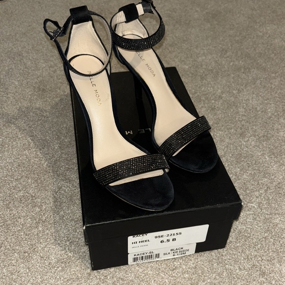 PELLE MODA 6.5 

KACEY EVENING SANDAL BLACK SUEDE - Picture 2 of 7
